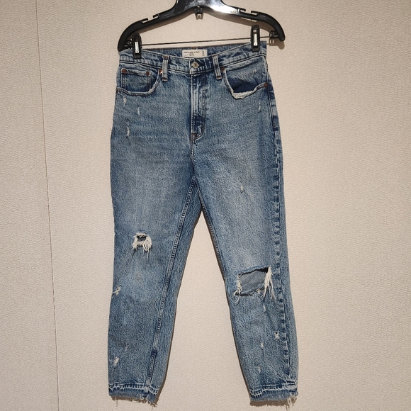 Abercrombie & Fitch Denim - Abercrombie & Fitch The Mom High Rise Jeans 6/28